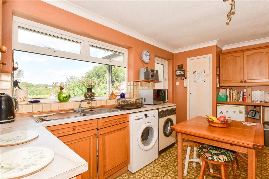 Property photo 3 of 18 Kitchen