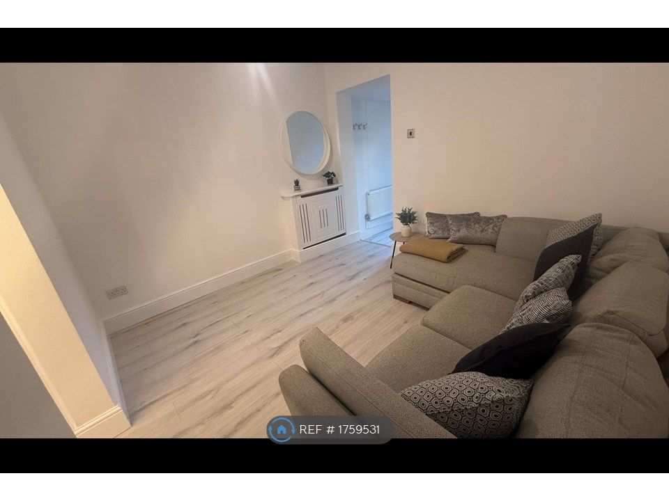 Property photo 1 of 9 Living Room