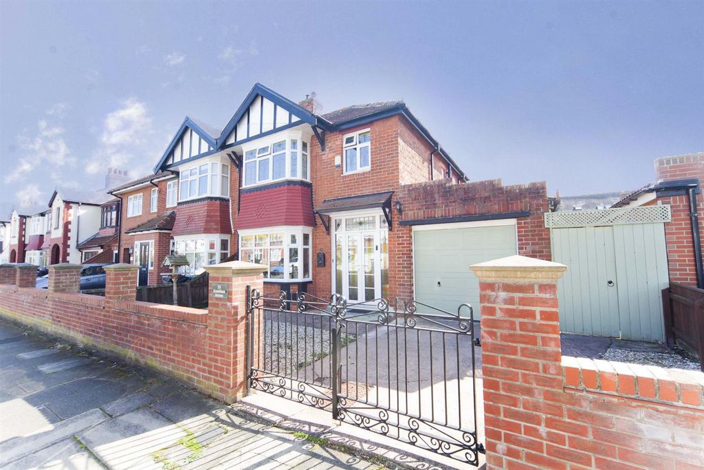 Property photo 2 of 39