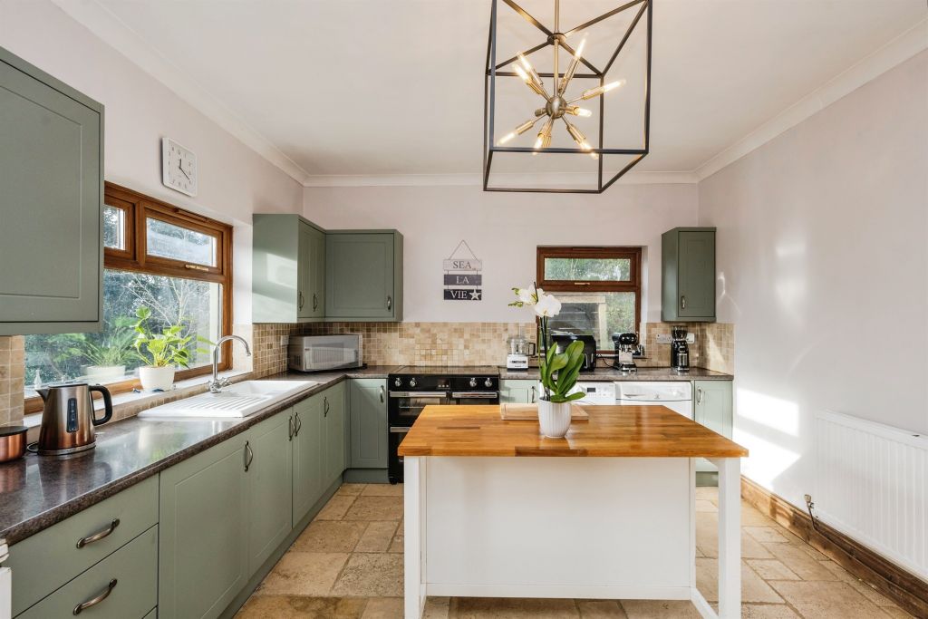 Property photo 1 of 32