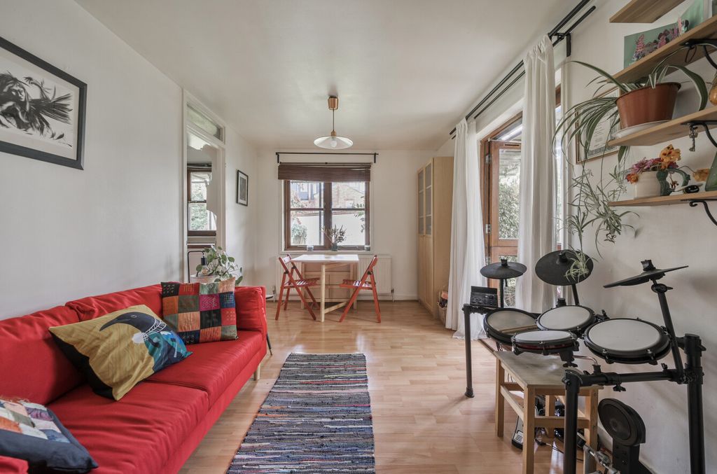 Property photo 1 of 10 1374019-4-69049E9...