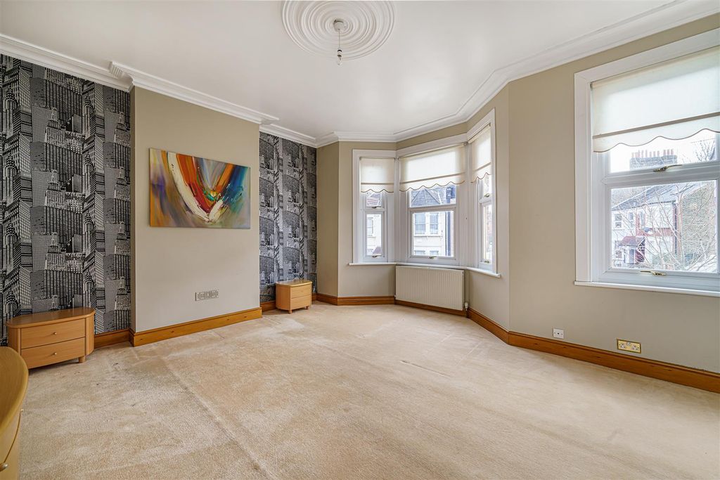 Property photo 3 of 13 6 Harpenden Road-1.Jpg