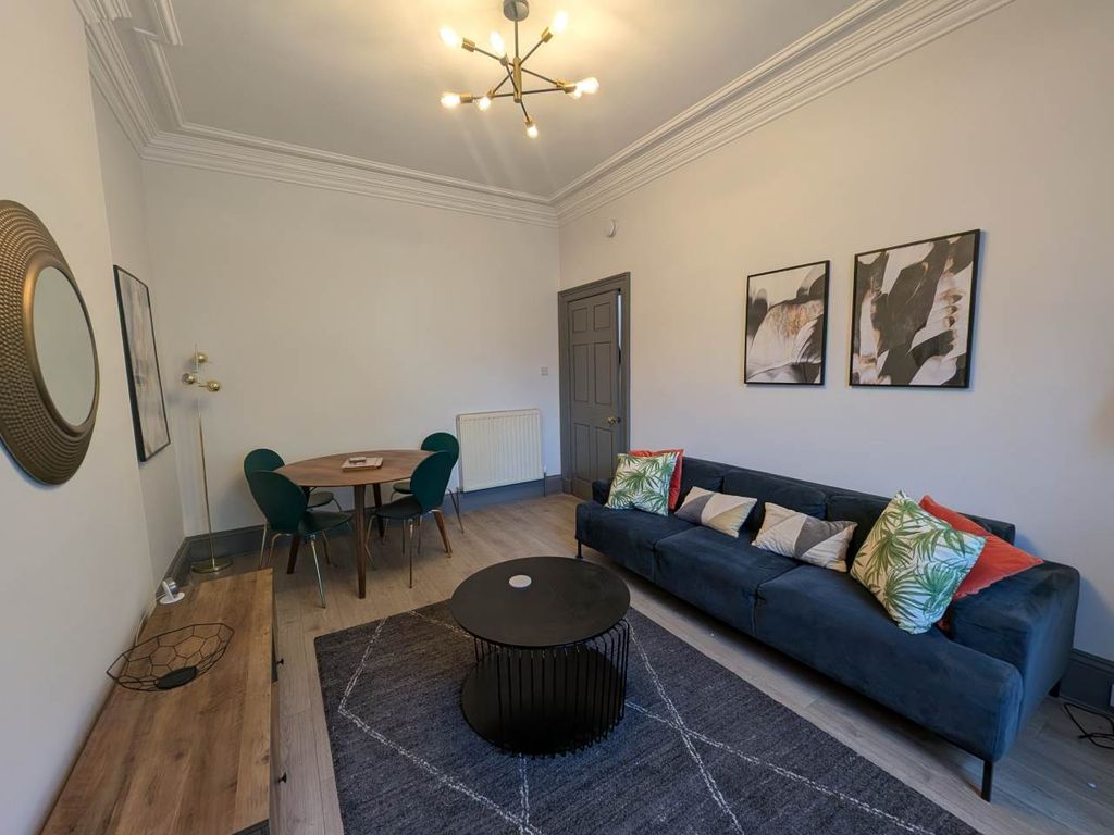 Property photo 3 of 12 Liv 4