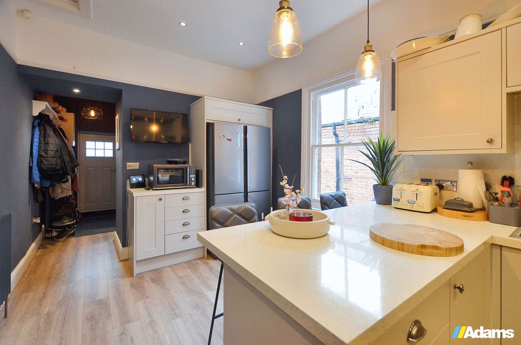 Property photo 2 of 40