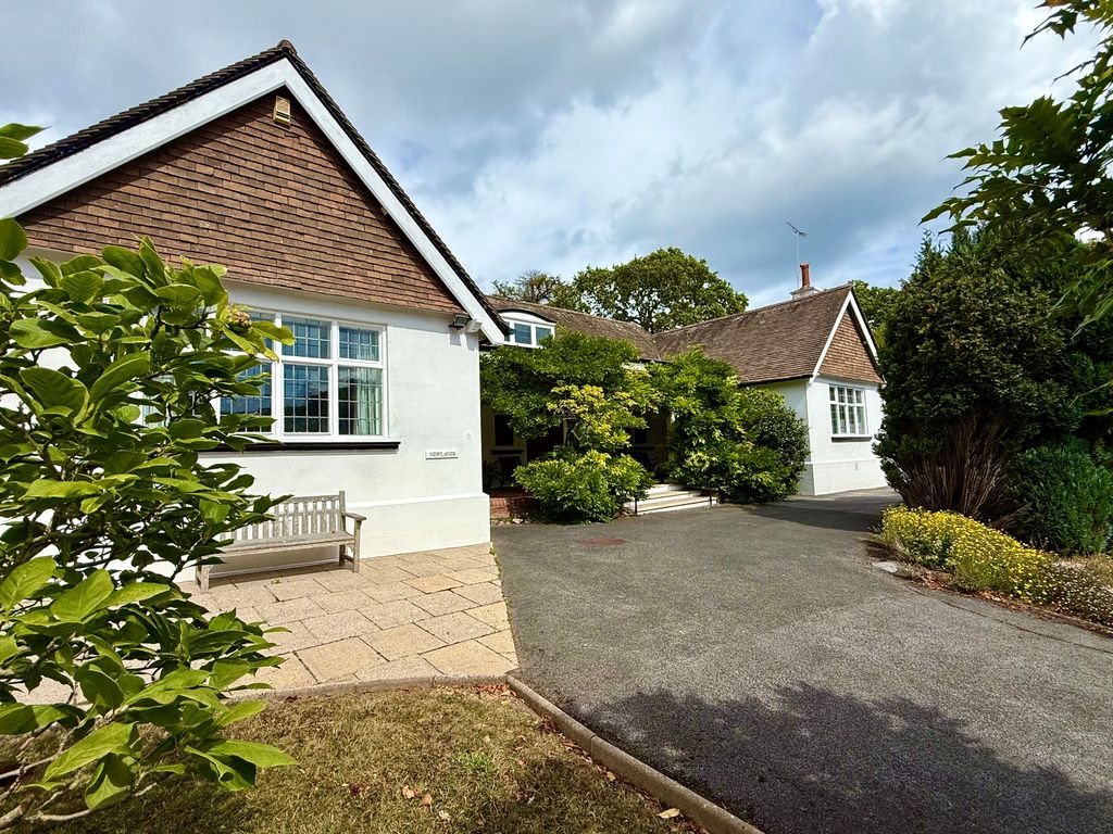 Property photo 1 of 44