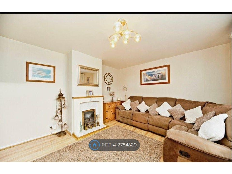 Property photo 1 of 14 Living Room