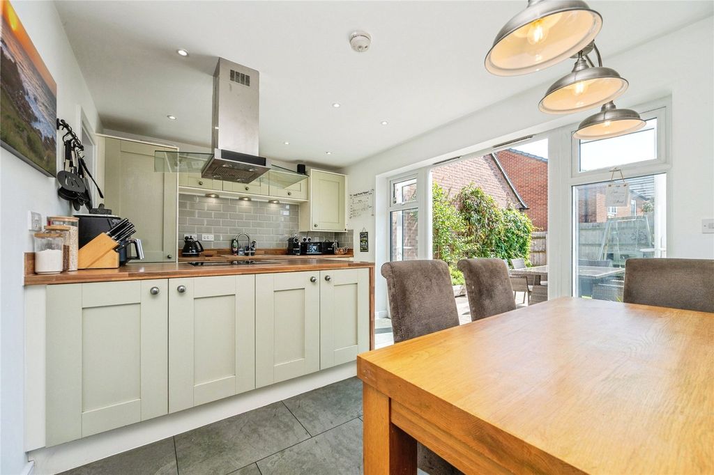 Property photo 2 of 20 Dining Kitchen