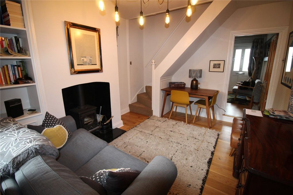 Property photo 3 of 8 28 George Din