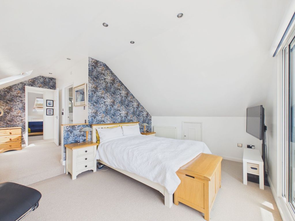 Property photo 2 of 42