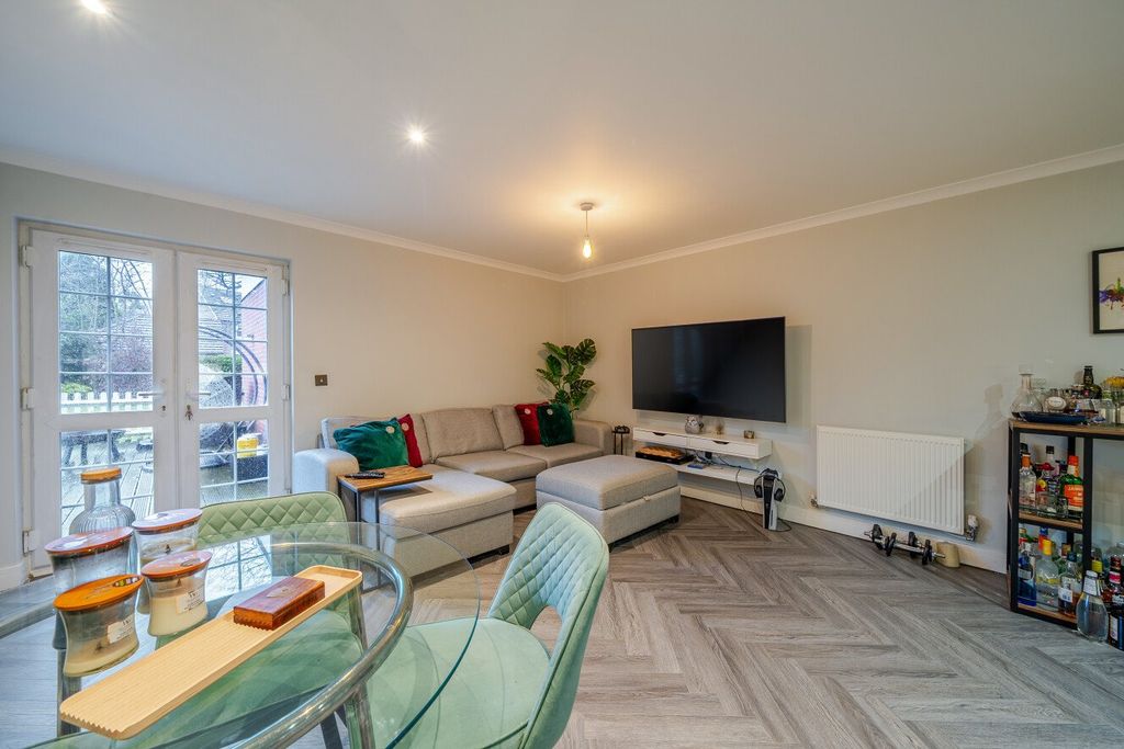 Additional image 7 of 3 bed flat for saleOrchard Avenue, Shirley, Croydon CR0