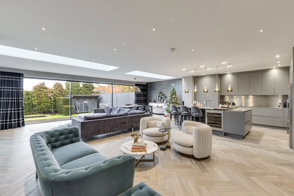 Property photo 1 of 17 Picture No. 03