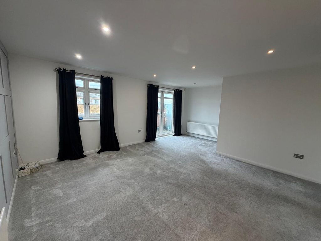 Property photo 2 of 14 Picture No. 27