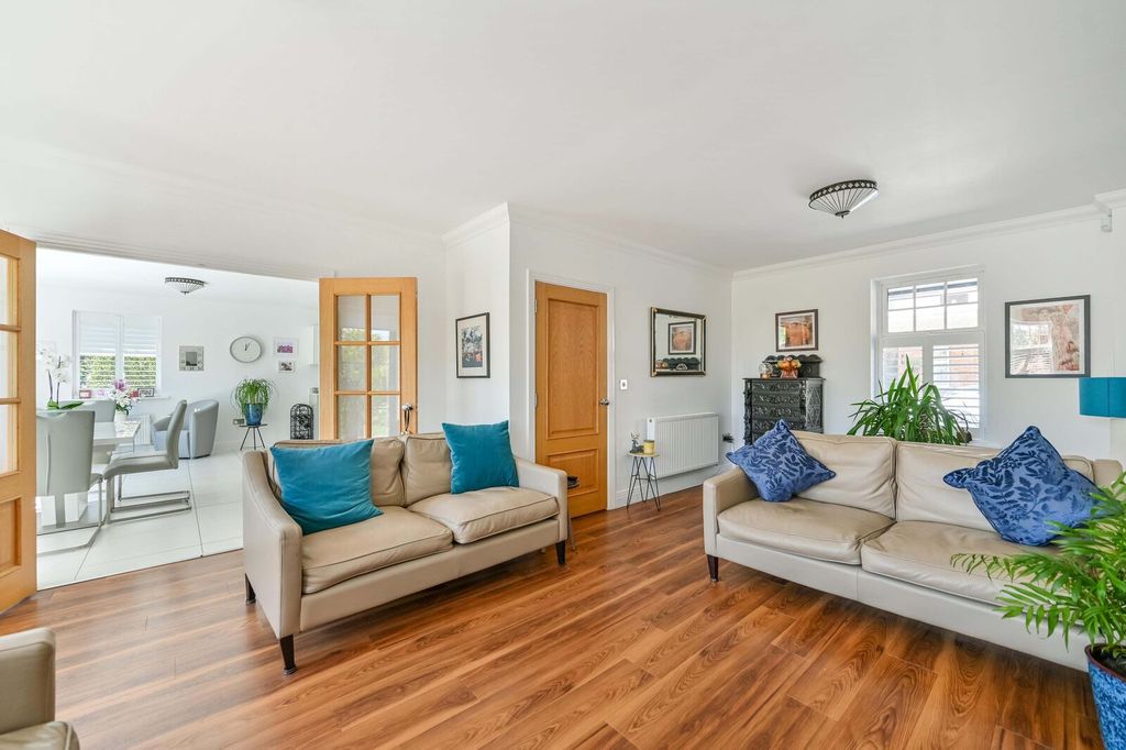 Property photo 3 of 33