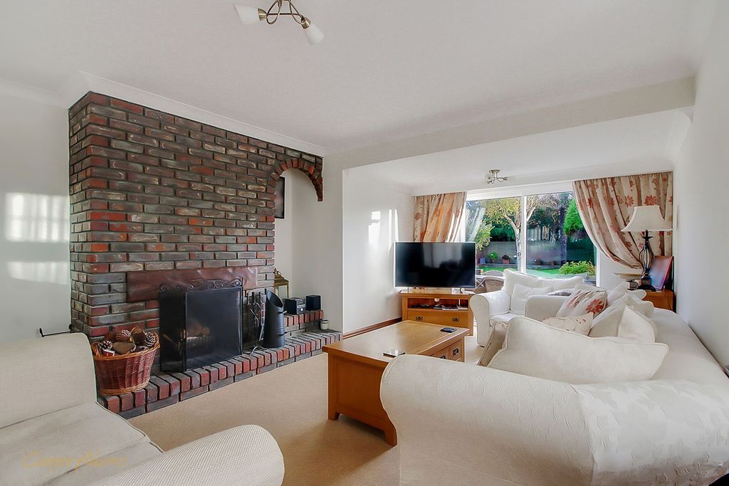 Property photo 3 of 16 Living Room