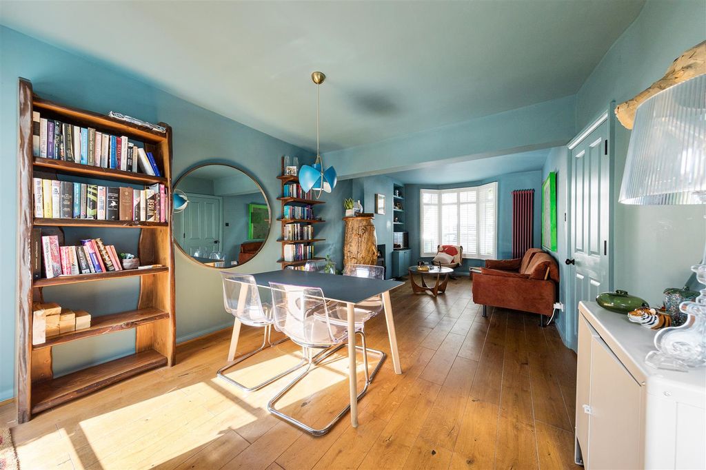 Property photo 2 of 43 Acacia Road, E17