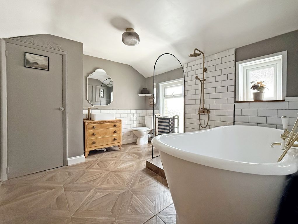 Property photo 2 of 30 Bathroom