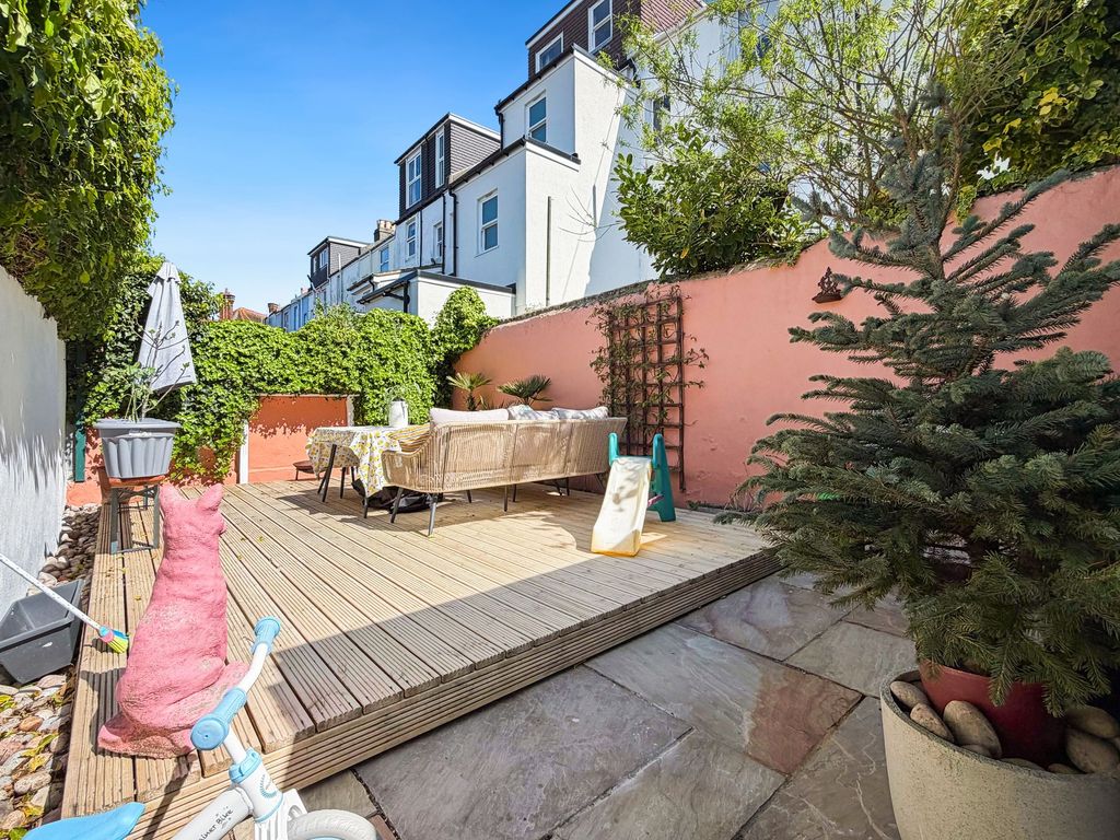 Property photo 2 of 20