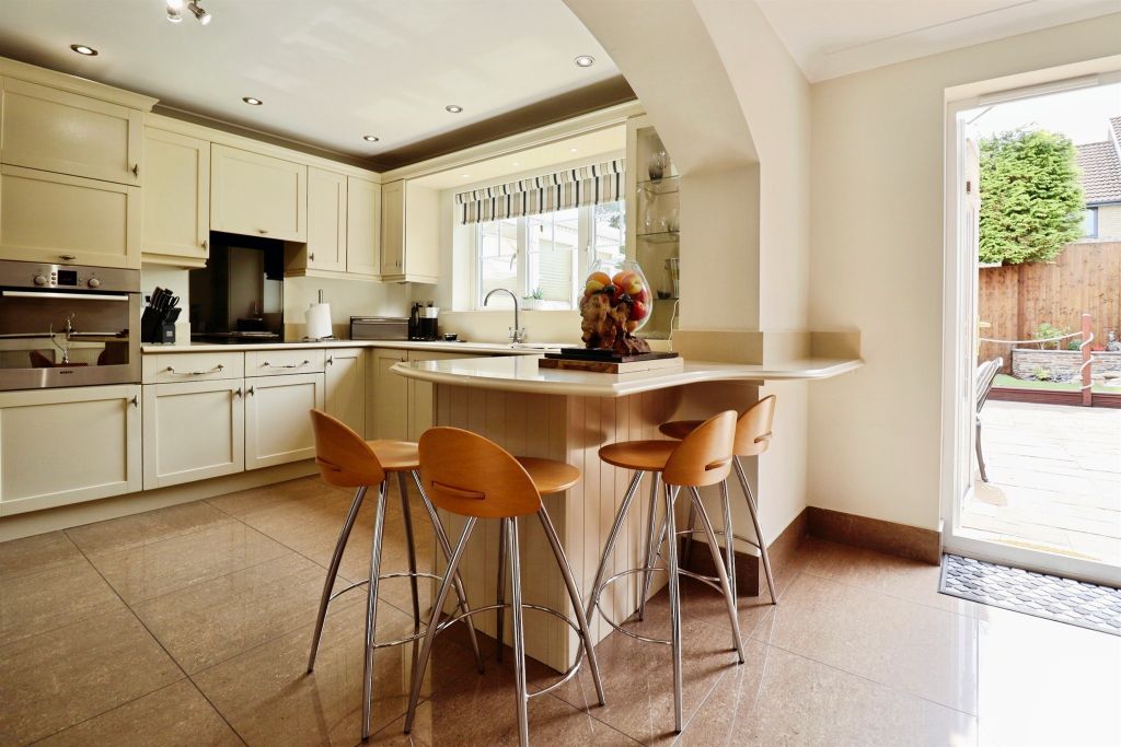 Property photo 2 of 33