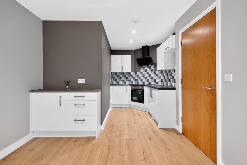 Property photo 2 of 13 Flat8-2Mowbraysquare-13.Jpg