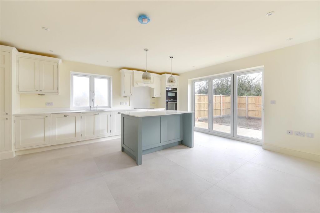 Property photo 2 of 33