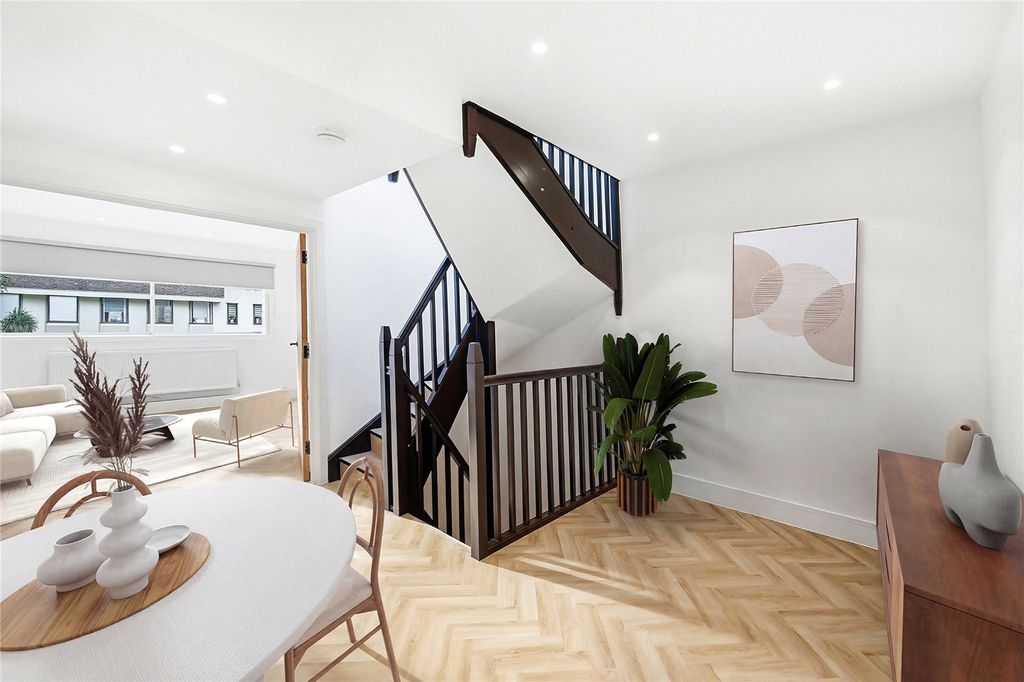 Property photo 2 of 20 Dining Room Floor 1