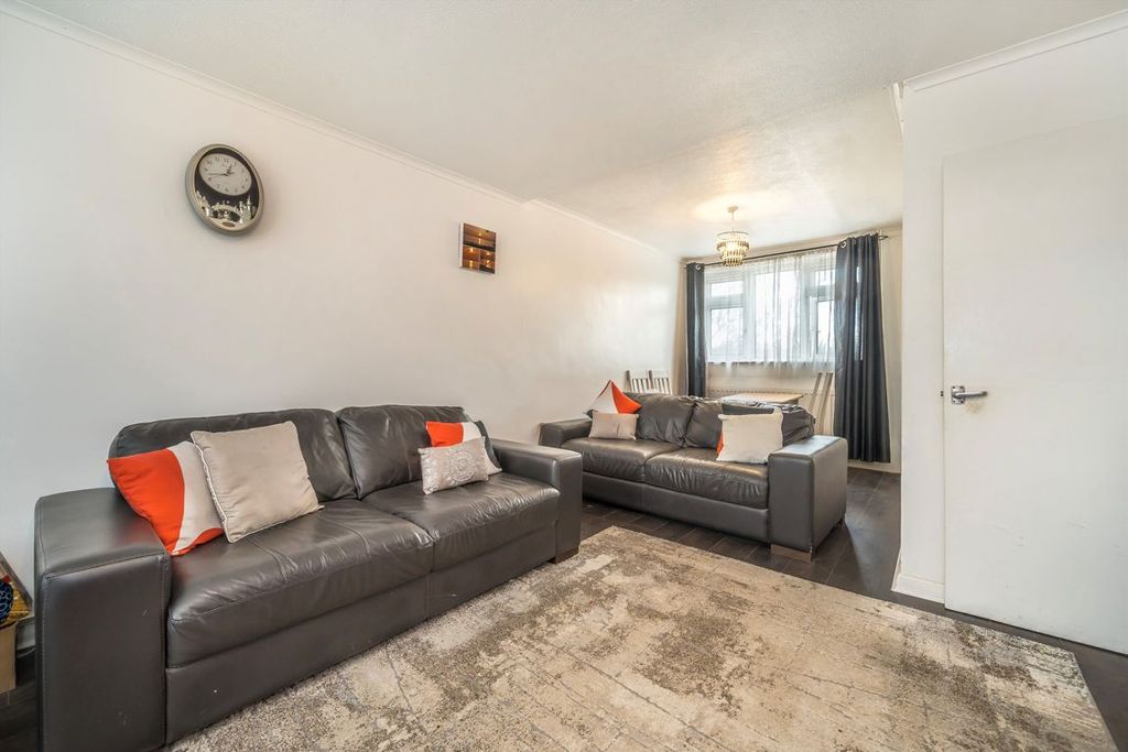 Additional image 5 of 2 bed maisonette for saleTaylor Close, Hampton Hill TW12