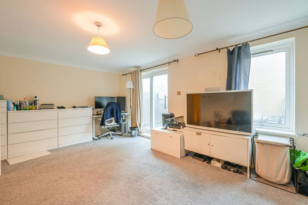 Property photo 3 of 13