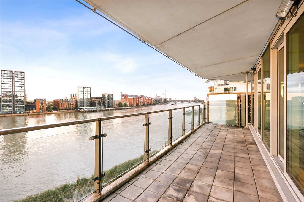 Property photo 1 of 19 Balcony