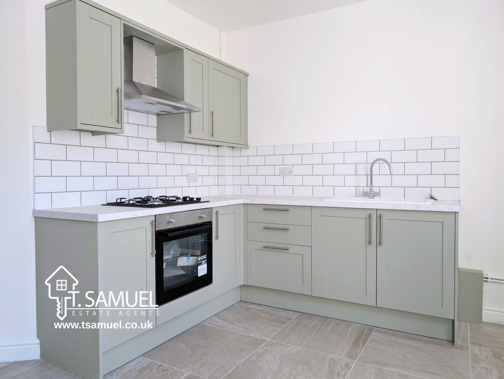 Property photo 2 of 25 Kitchen