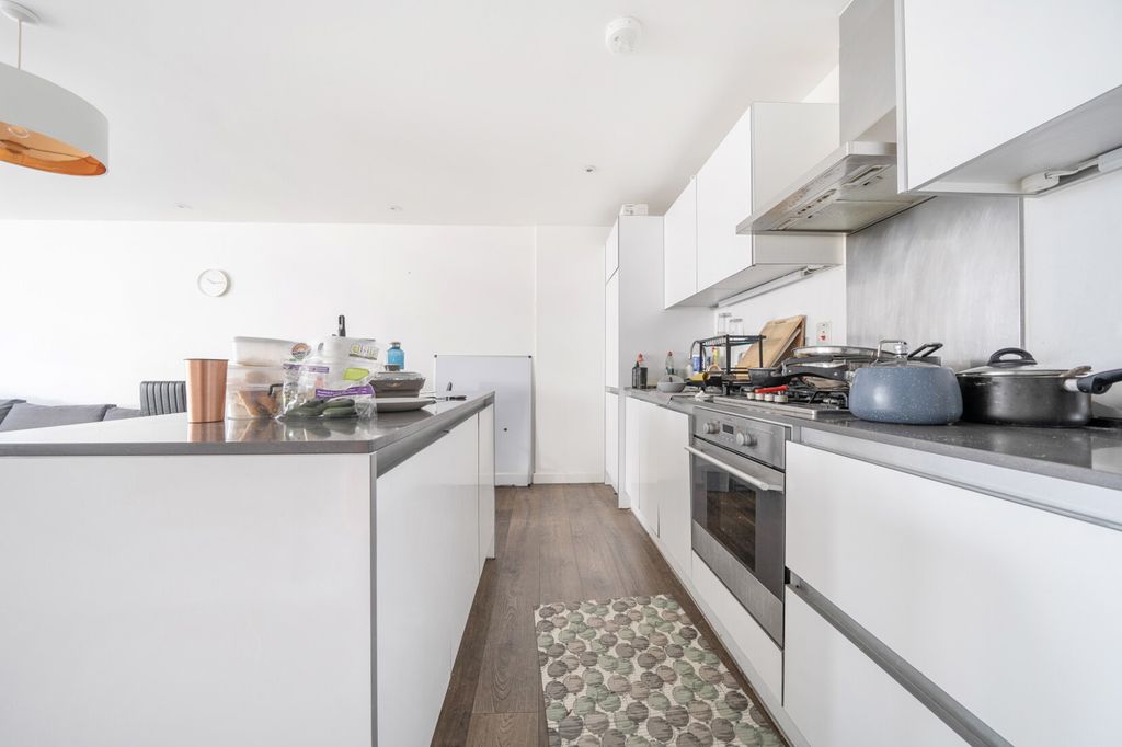 Property photo 3 of 18 Kitchen