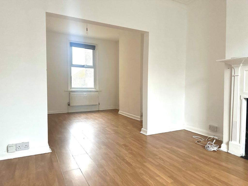 Property photo 3 of 11 Picture 3