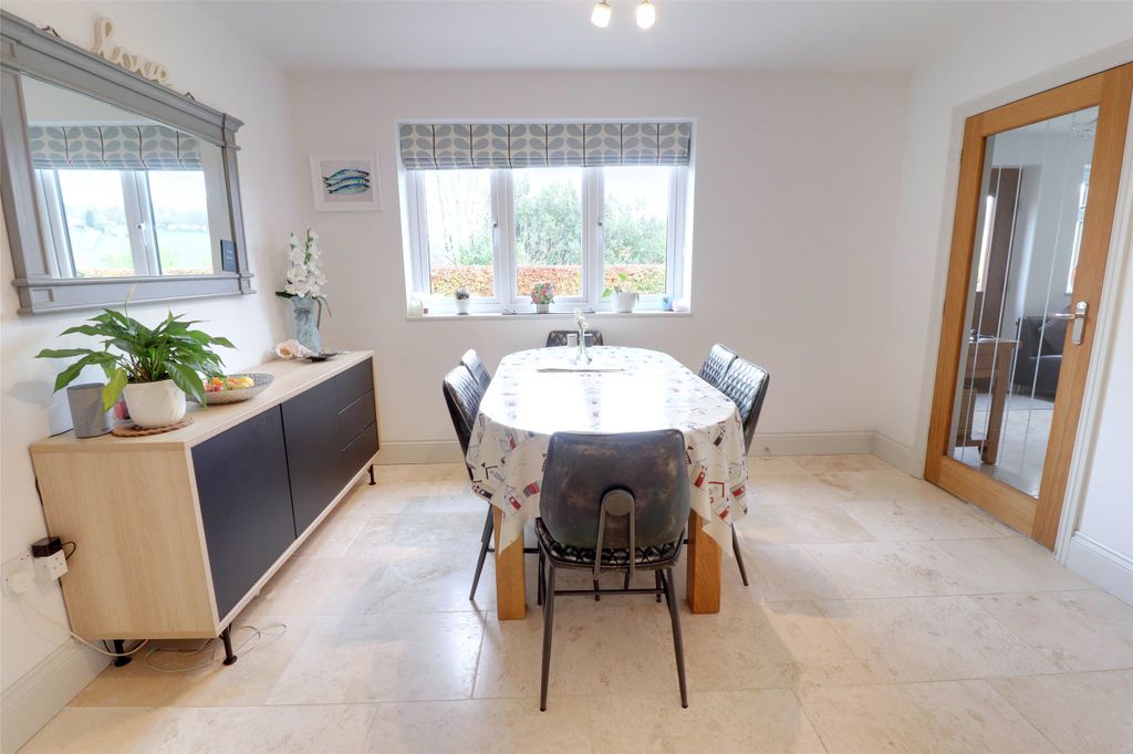 Property photo 3 of 21 3 - Picture No. 03