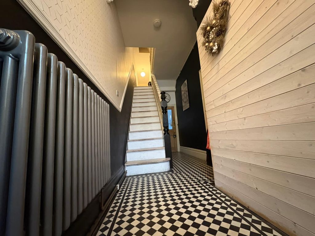 Property photo 2 of 18 Hallway.Jpg