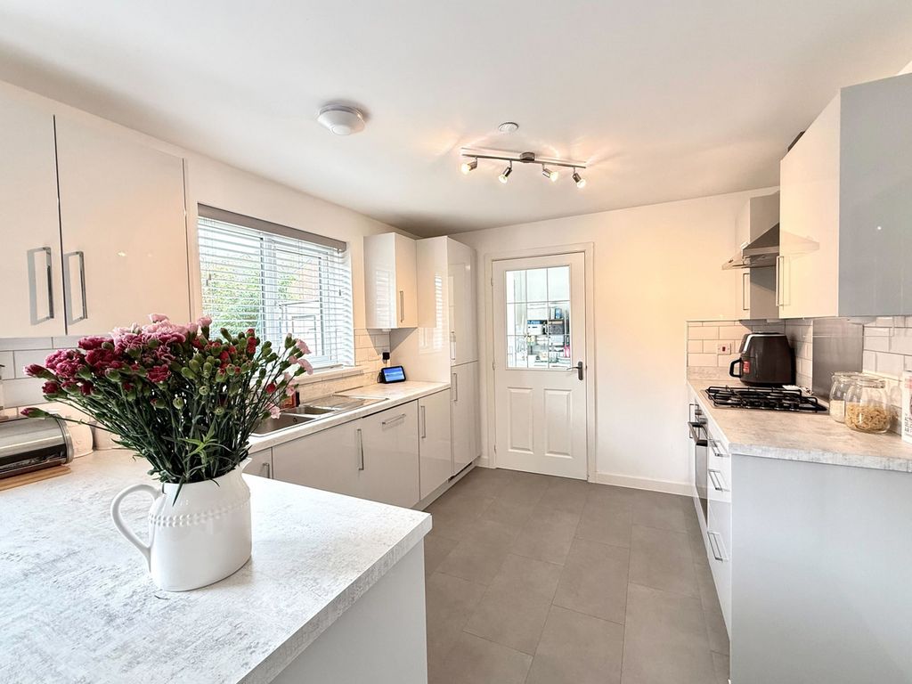 Property photo 2 of 28