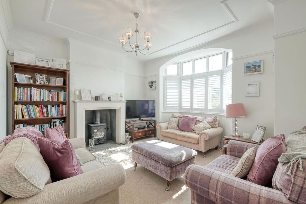 Property photo 2 of 18