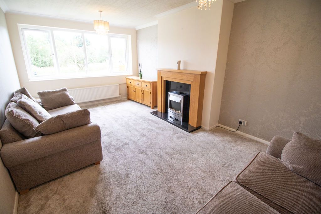 Property photo 3 of 11 Lounge