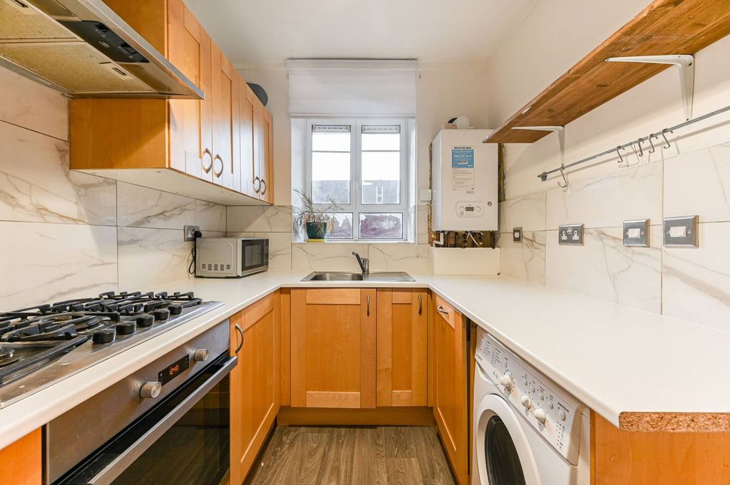 Property photo 3 of 12