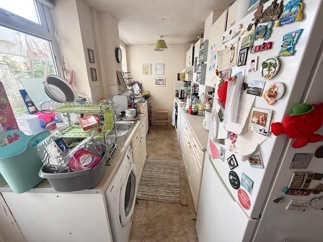 Property photo 2 of 7 Kitchen