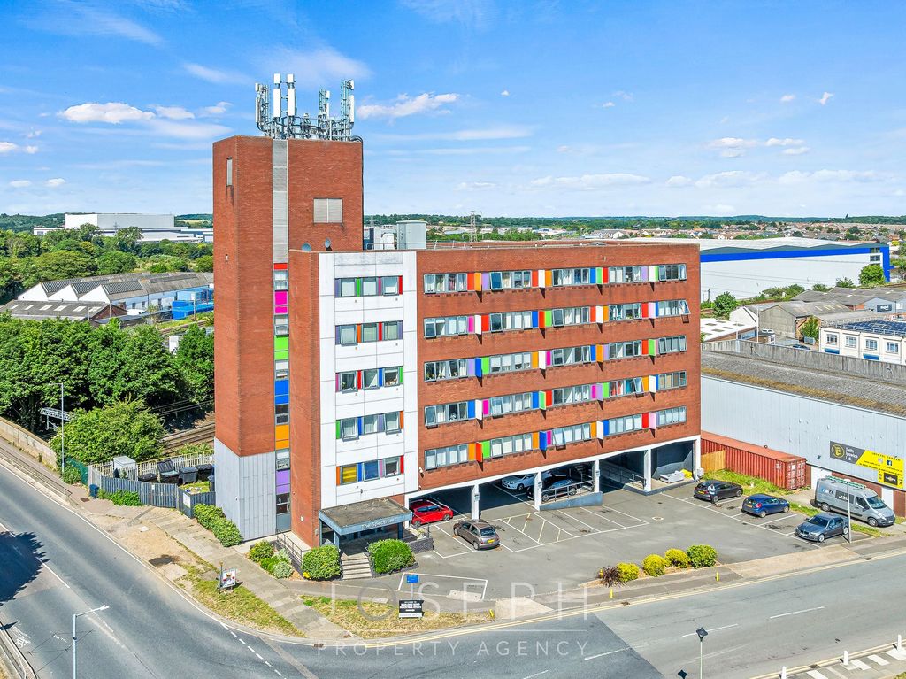 Property photo 1 of 9