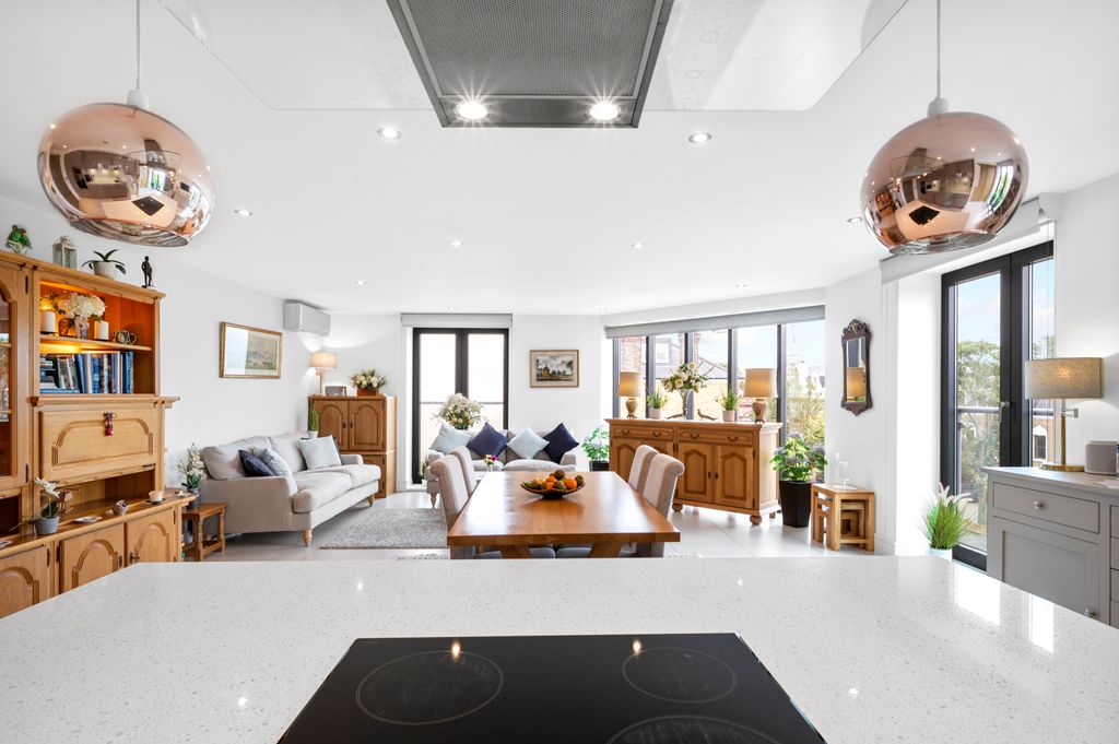 Property photo 2 of 17 Picture No. 18