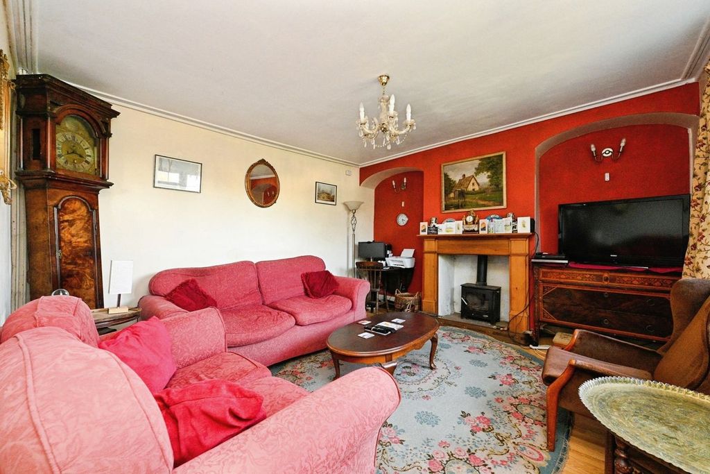 Property photo 2 of 41