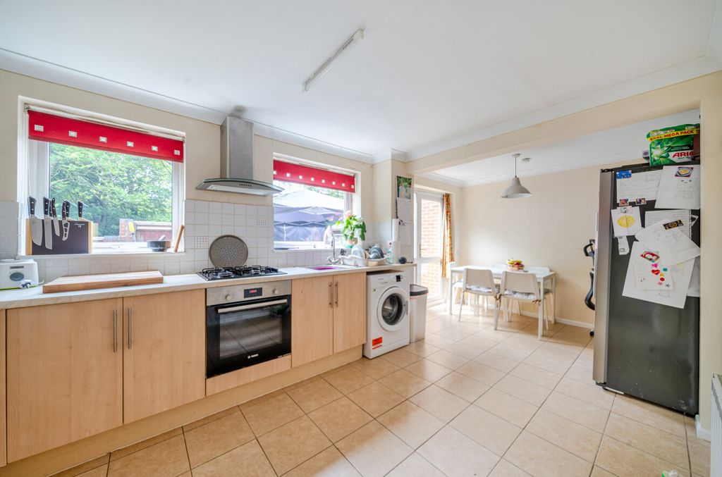 Property photo 2 of 9 1298030-16-682E11...