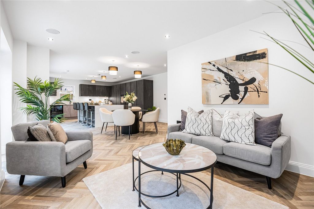 Property photo 2 of 38 Picture No. 11