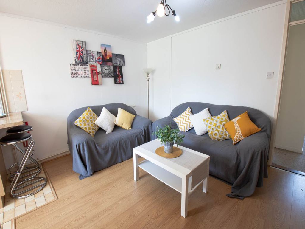 Property photo 3 of 14 Living Room