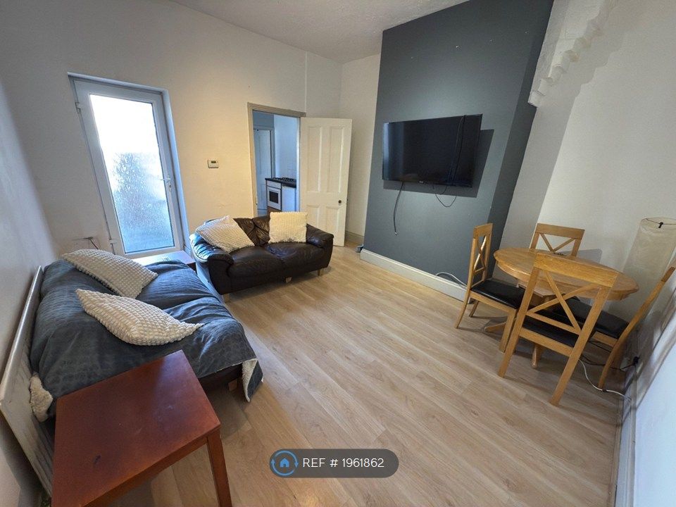 Property photo 1 of 14 Lounge