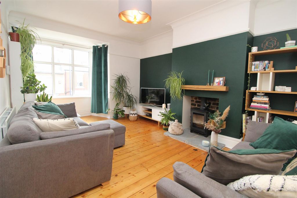 Property photo 1 of 15 Living Room