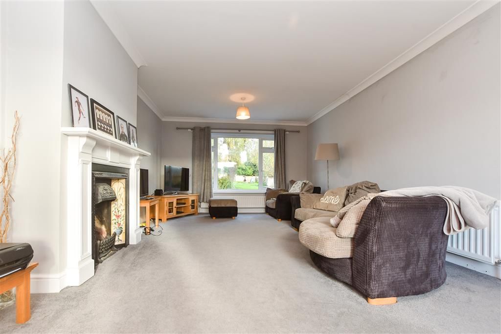 Property photo 1 of 9 Lounge