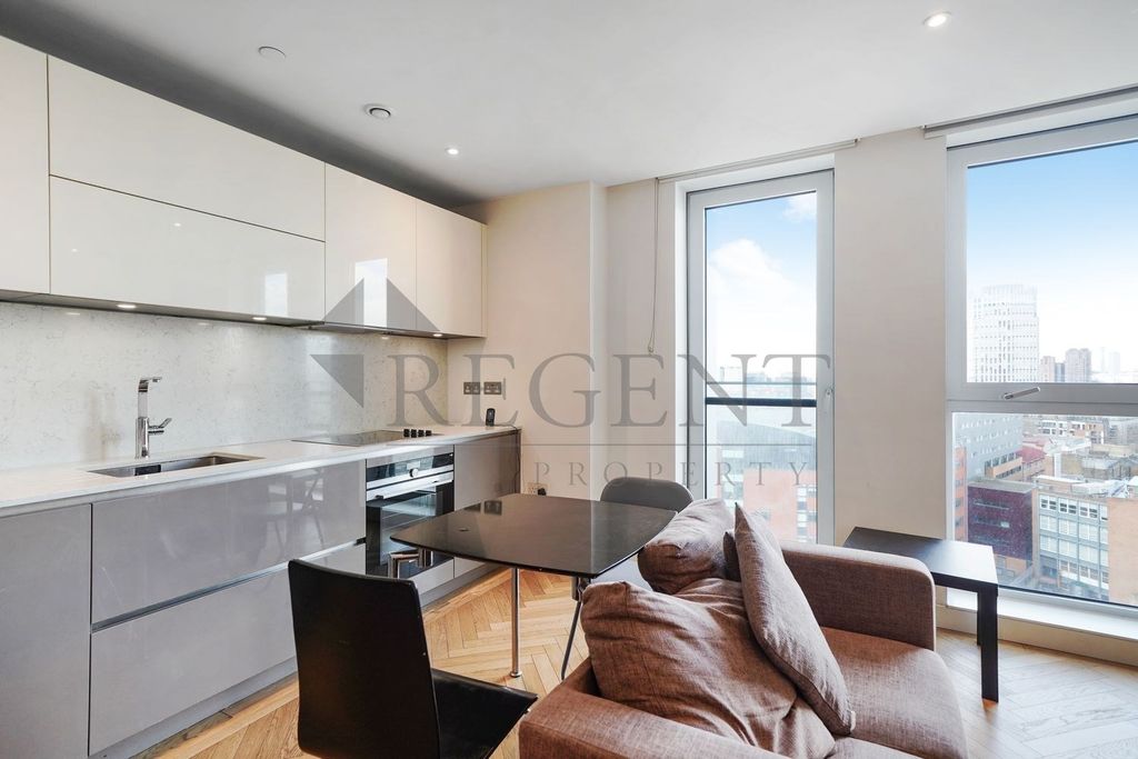 Property photo 3 of 12 Kitchen