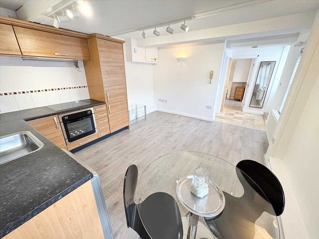 Property photo 2 of 15 Entrance Hall