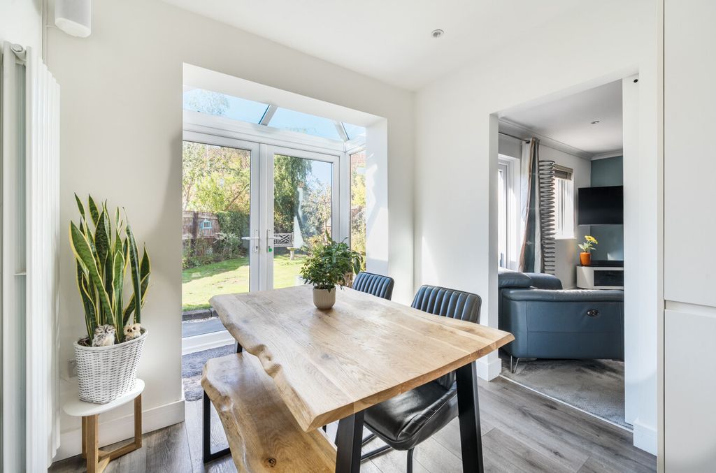 Property photo 3 of 25 1357716-13-68d540...